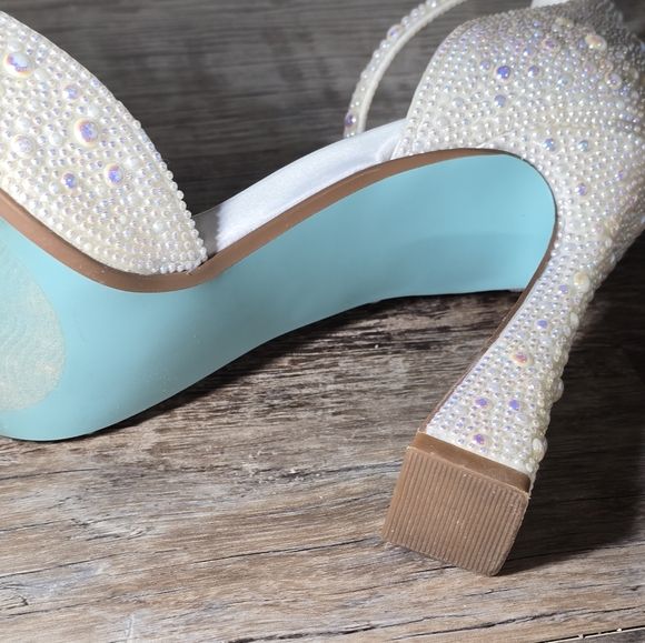 Betsey Johnson Ramsy Pearl Heels - Picture 13 of 16